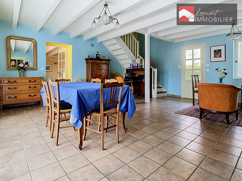 SAINT-MARCEL - Maison de caractère de 241 m² avec beaux volumes - 235 000