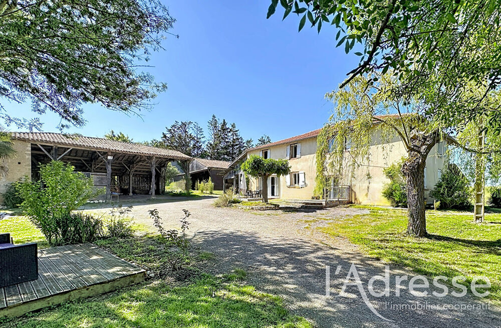 Exclusivité l'Adresse Immobilier - Maison de caractère - T7 de 262 m2 sur un terrain de 6156 m2 + dépendances.
