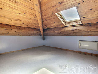  Appartement à louer 4 pièces 74 m²