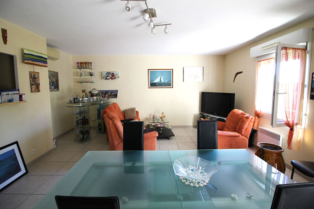 NIMES EXCLUSIVITE Dans une résidence LE TIEPOLO beau P3 d'environ 83m² avec terrasse, parking et piscine.