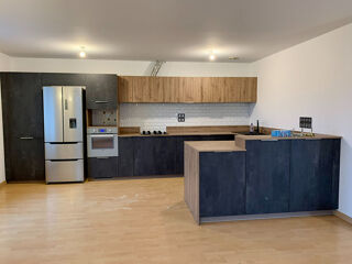  Appartement à louer 5 pièces 111 m²
