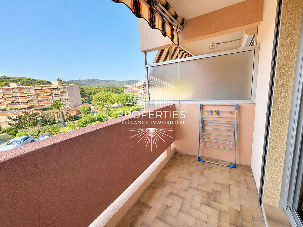 BORMES - LA FAVIERE - STUDIO - GARAGE - PISCINE - PROCHE PLAGES