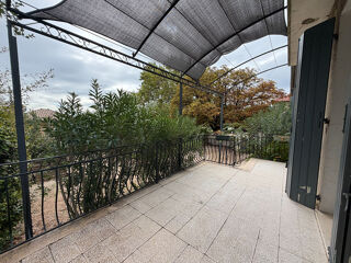 Location Maison Charmante maison familiale environ 130m² - 6 pièces avec grand jardin et garage à Châteauneuf-du-Pape Chateauneuf du pape