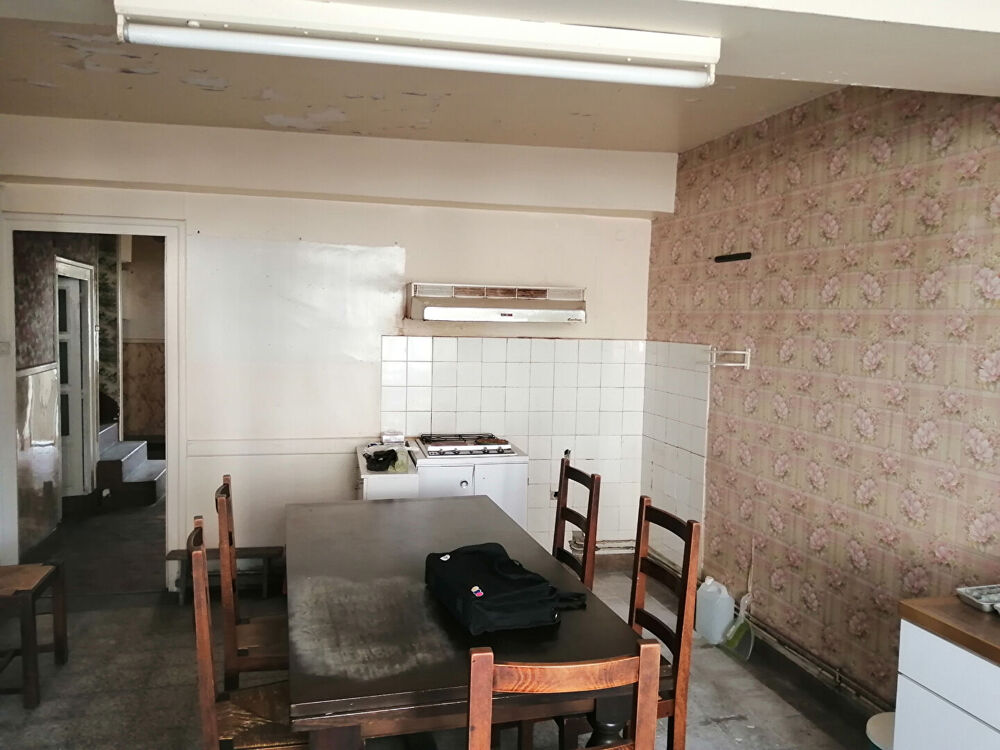 Maison de village à rénover de 128 m² hab. (Quatre chambres)