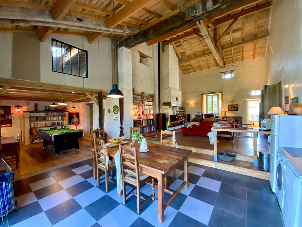 Maison 8 pièces 225 m² · à Jonzac · 225 m² · 298 000 €
