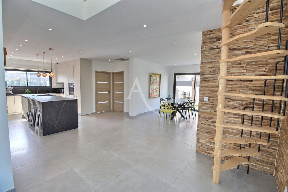 VILLA COMPTEMPORAINE 4 FACES DE 110 m² HABITABLES DANS QUARTIER RESIDENTIEL