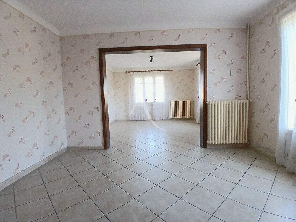 Vente Maison Maison familiale 4 pièces - 104 m2 - Bourg de Saint Philbert De Grand Lieu  avec jardin 1111 m2 Saint philbert de grand lieu