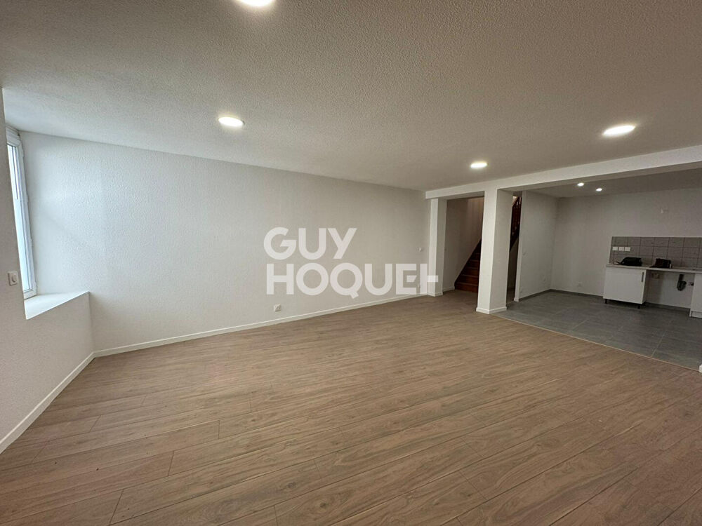 Maison de ville rénovée à proximité des commodités