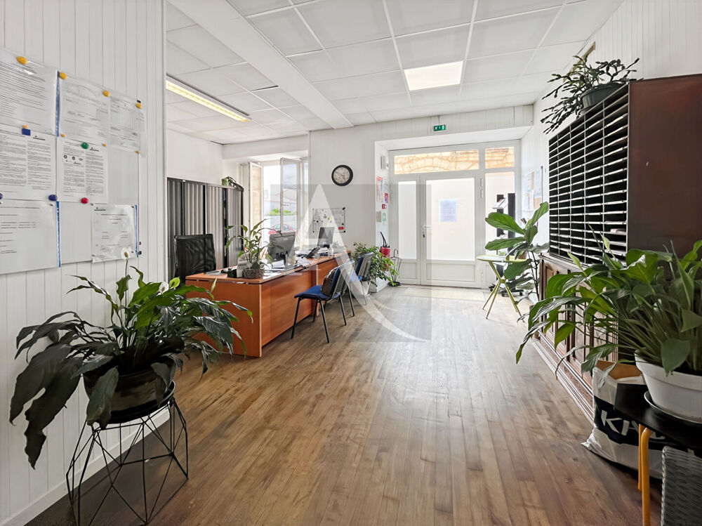   A vendre - Local commercial de 95.5 m2, avec petite cour extérieure Fumel