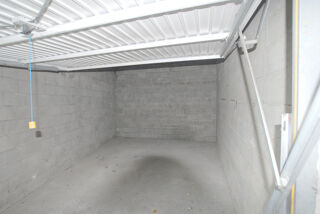  Parking / Garage à louer 1 pièce 16 m²