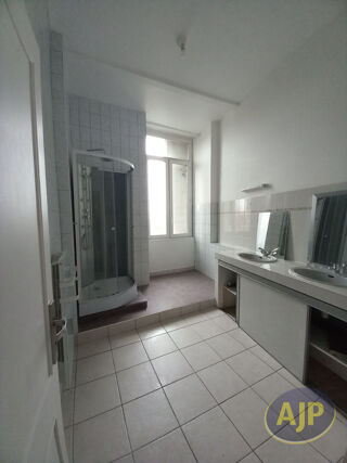  Appartement à louer 3 pièces 57 m²