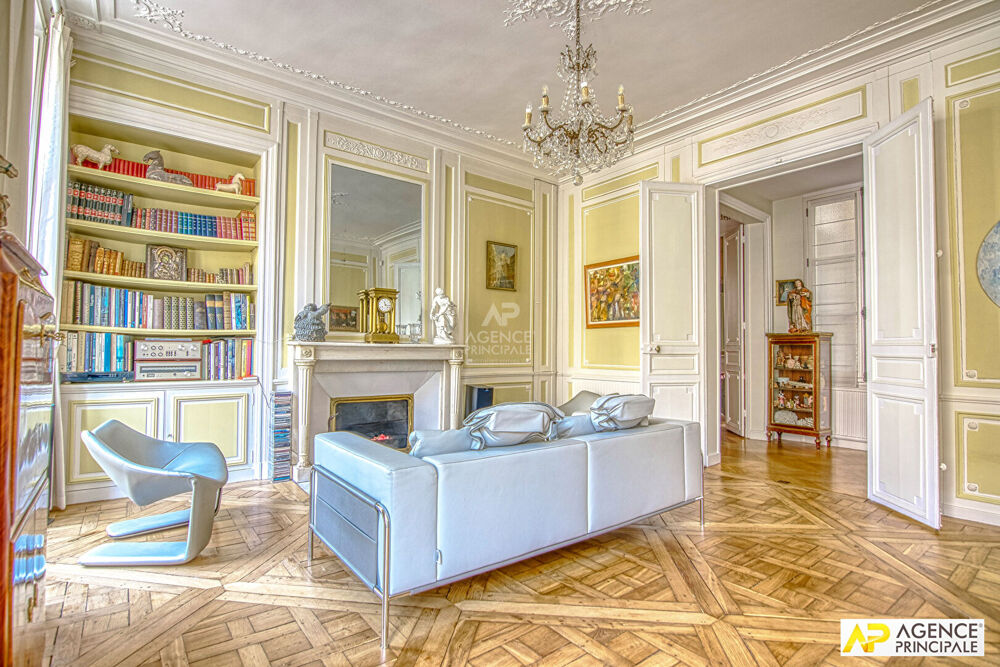 Versailles Saint-Louis Appartement 6 pièces 144.03 m² carrez situé au 2ème étage avec chambre de service, cave et parking en op