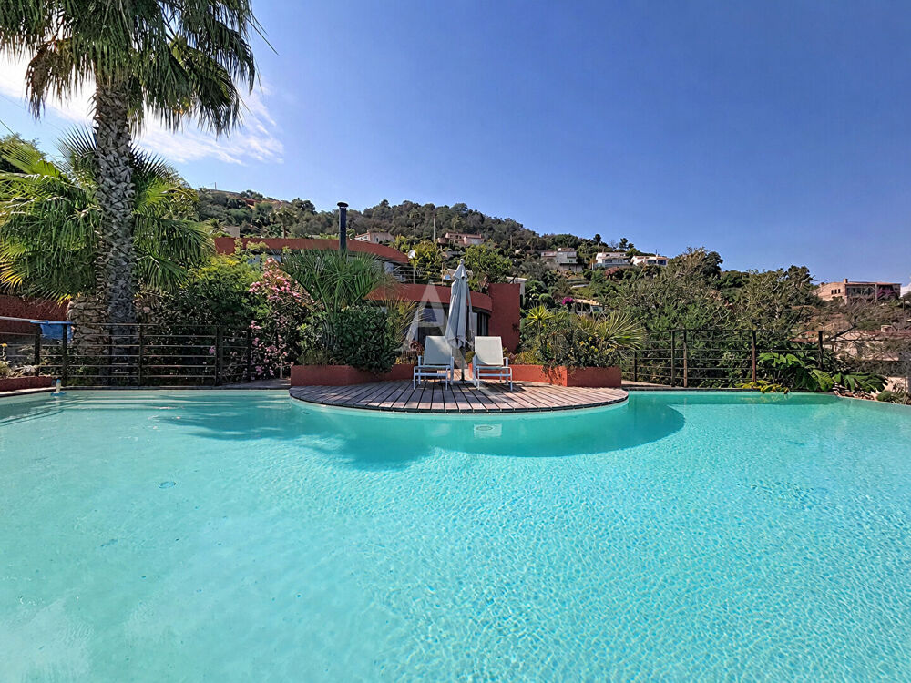 LUXUEUSE VILLA D'ARCHITECTE 300M² VUE MER FEERIQUE