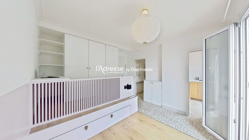 Location Appartement Studio de 22 m2 en étage élevé avec Balcon/Terrasse ! Paris 15