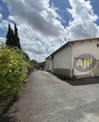  Remise / Grange � vendre 1 pi�ce 200 m�