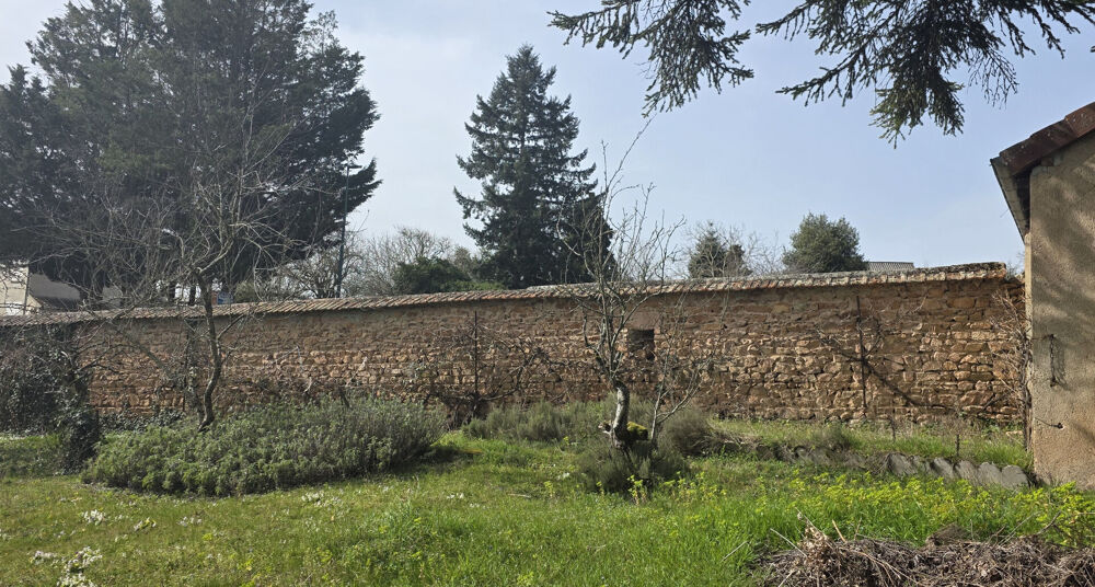 MAISON DE CARACTERE PROCHE LE DONJON :