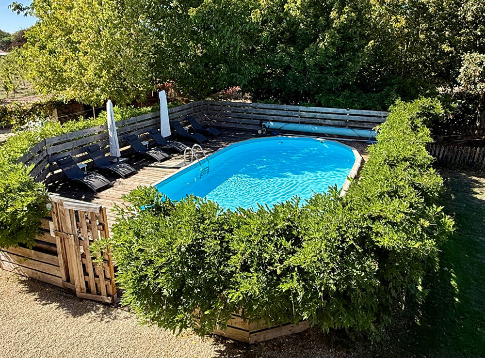 Exceptionnelle propriété de village avec gîte et piscine chauffée - Excellent potentiel de revenus
