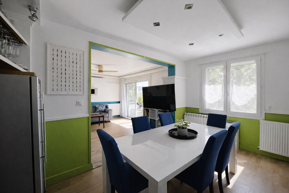 Appartement rénové avec balcon, garage et cave .Proche remparts d'Avignon