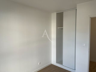  Appartement à louer 4 pièces 82 m²