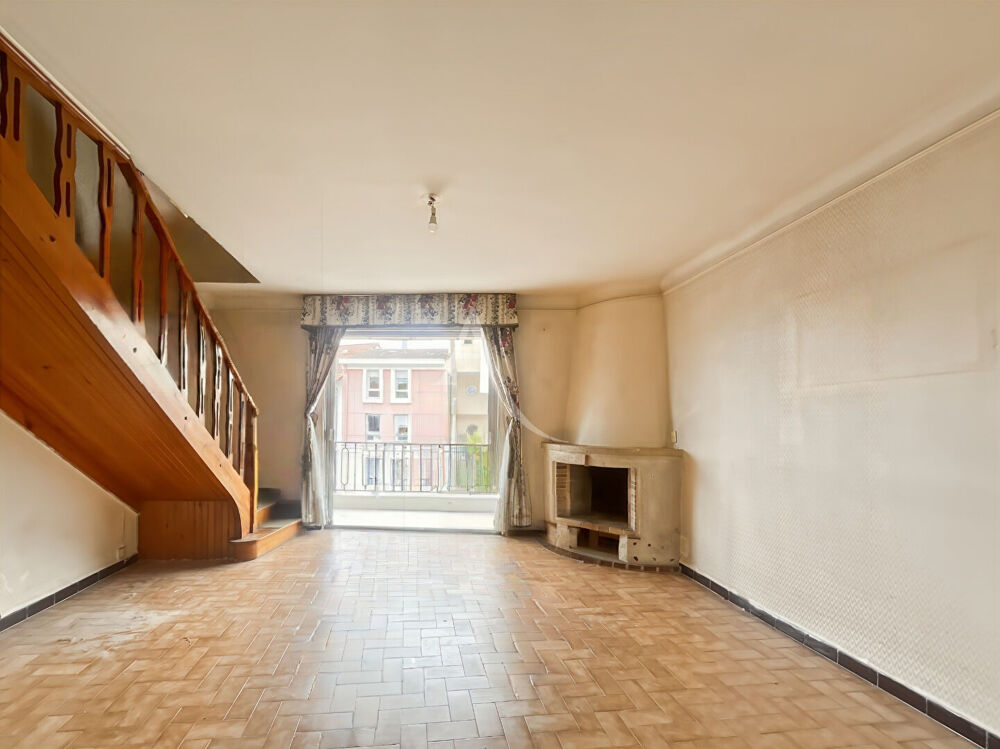 Duplex avec toit terrasse. Fort potentiel (travaux à prévoir)