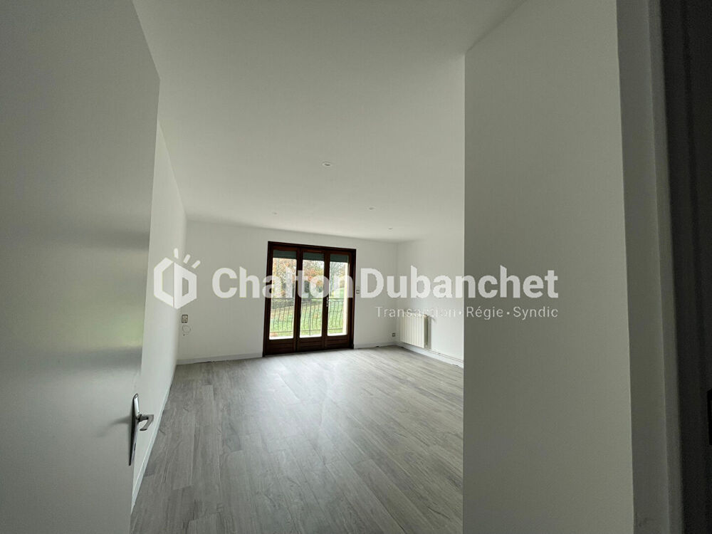 Ensemble immobilier - Maison avec locaux professionnels Saint Just La Pendue 525.78 m2