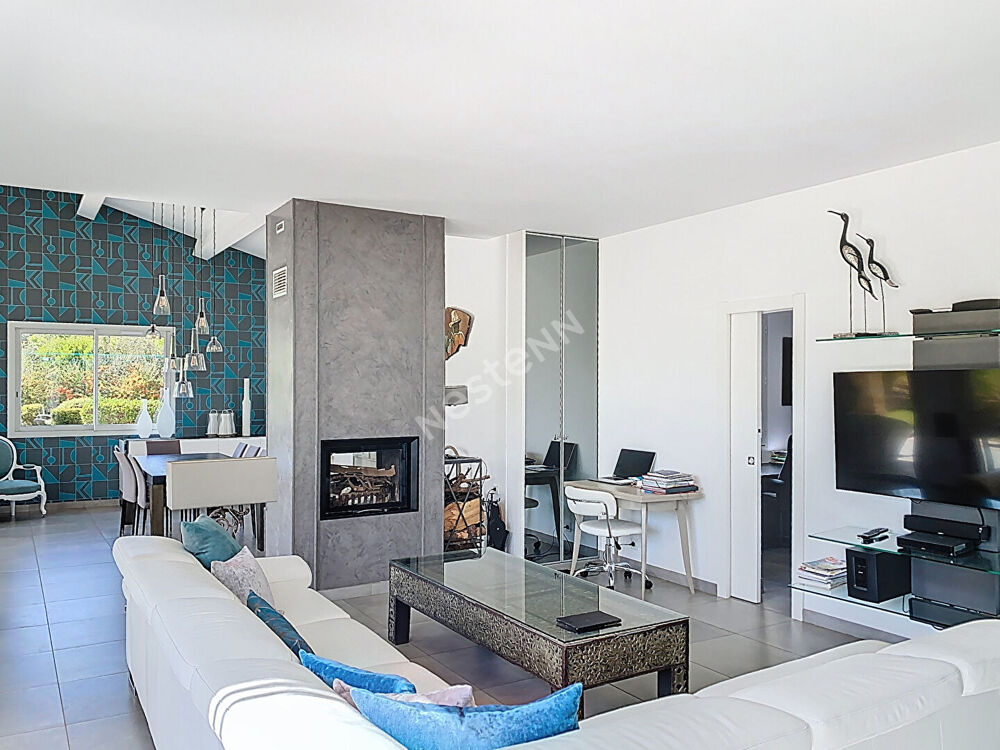 Maison d'architecte contemporaine, à La Cadiere D'Azur de 12 pièces de 280 m²