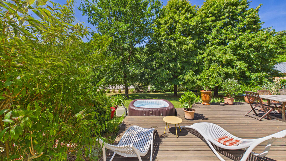 GRANDE MAISON EN PIERRE T6