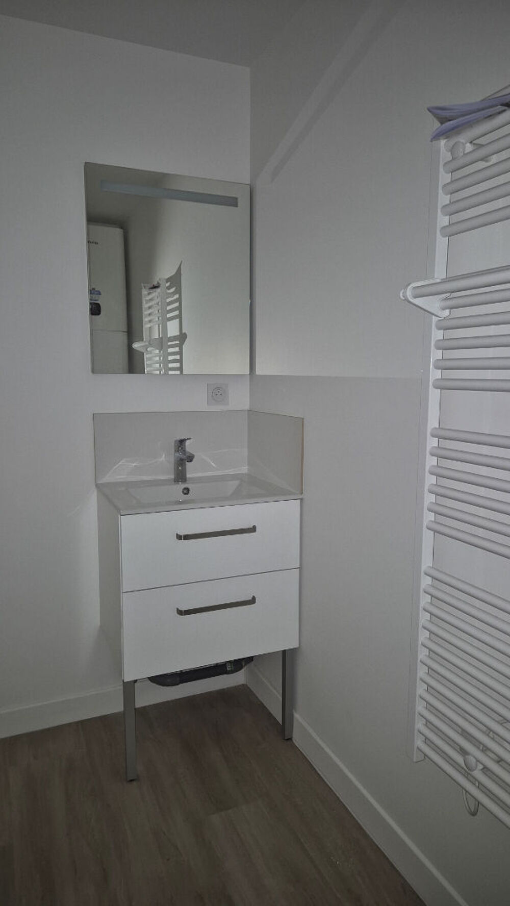 Vente Appartement Studio rénové de 26 m² Carrez - 1er étage - Deux stationnements - Bourg de Sautron Sautron