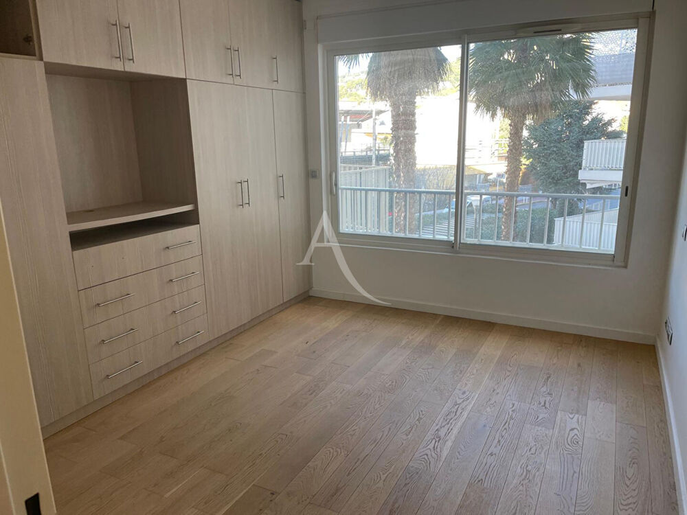 Vente Appartement Grand duplex en étage à seulement 5 minutes à pied de la rue d'Antibes Cannes