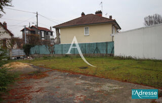  Immeuble à vendre 9 pièces 136 m²