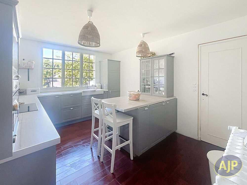 Maison Saffre 6 pièce(s) 154 m2