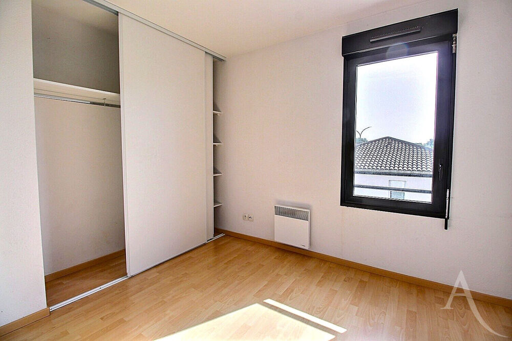 Vente Appartement Appartement  3 pièce(s) Balcon  et parking Begles
