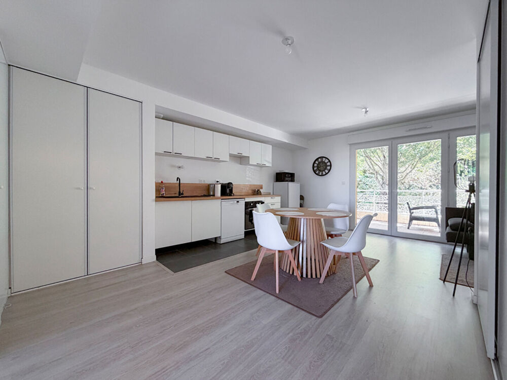 A vendre - Appartement T3 de 65 m² vendu meublé, avec balcon et parking, dans résidence récente (2021) avec ascenseur "Angers Ga