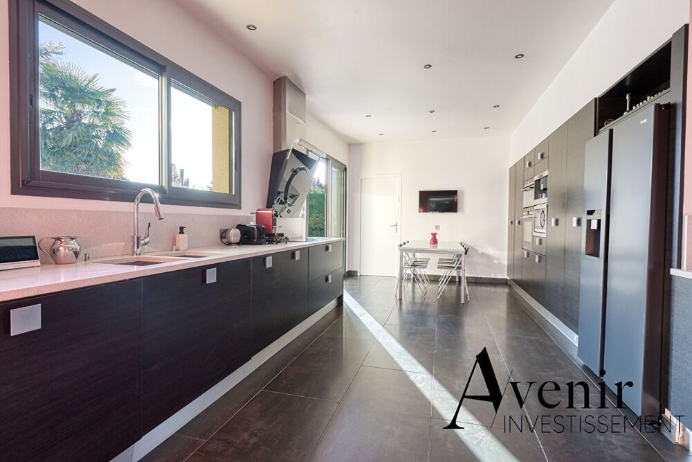 Vente Maison Ecully - Maison 7 pièces 300 m2 + 125 m2 sous sol - piscine Ecully