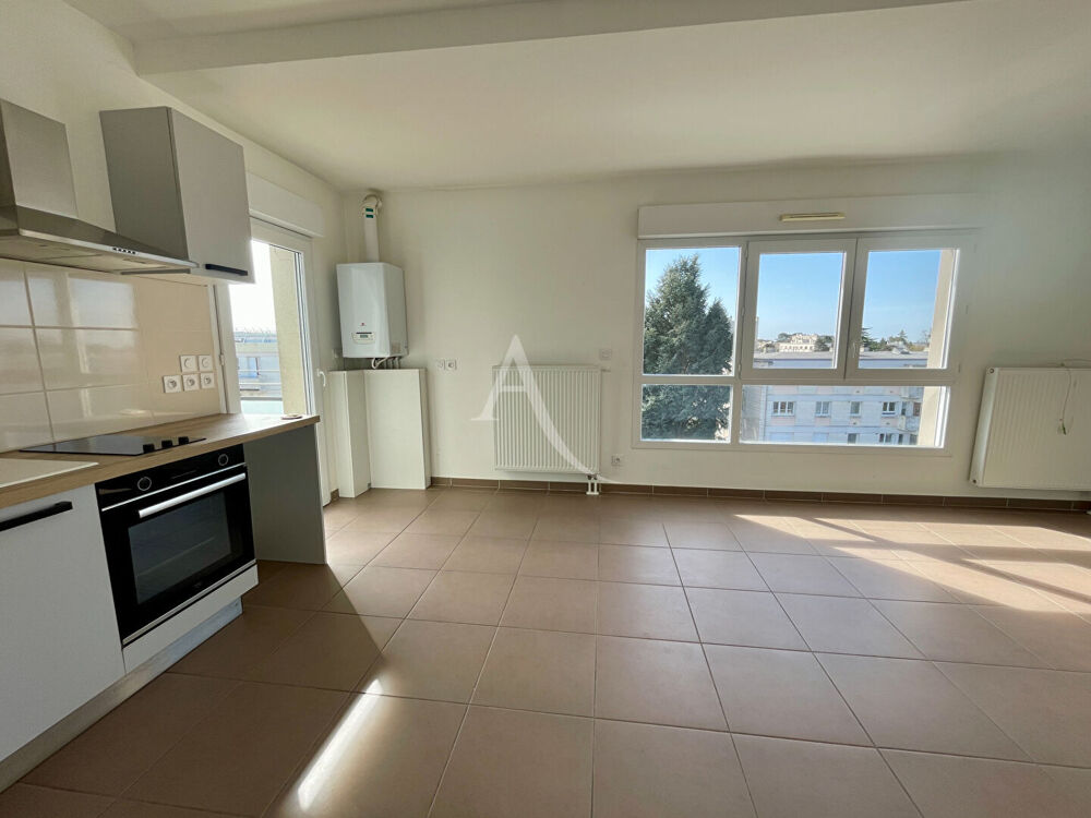 Appartement dernier étage Trois Pièces + Terrasse + Garage