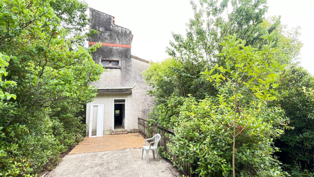 Ensemble immobilier à rénover sur 3,7 hectares