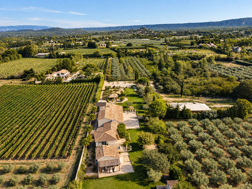 Eygalières , domaine privé avec deux villas, deux piscines, padel et vue sur les Alpilles