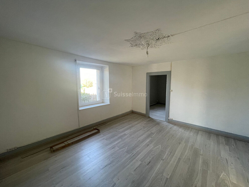 Maison à rénover sur 10 ares de terrain clos et arboré