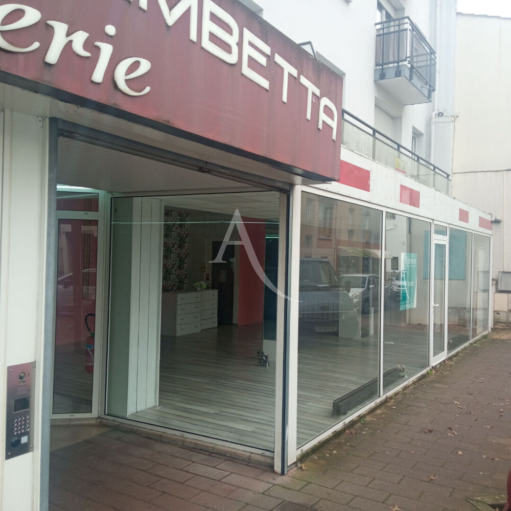   Challans, local commercial Challans de 75 m² 