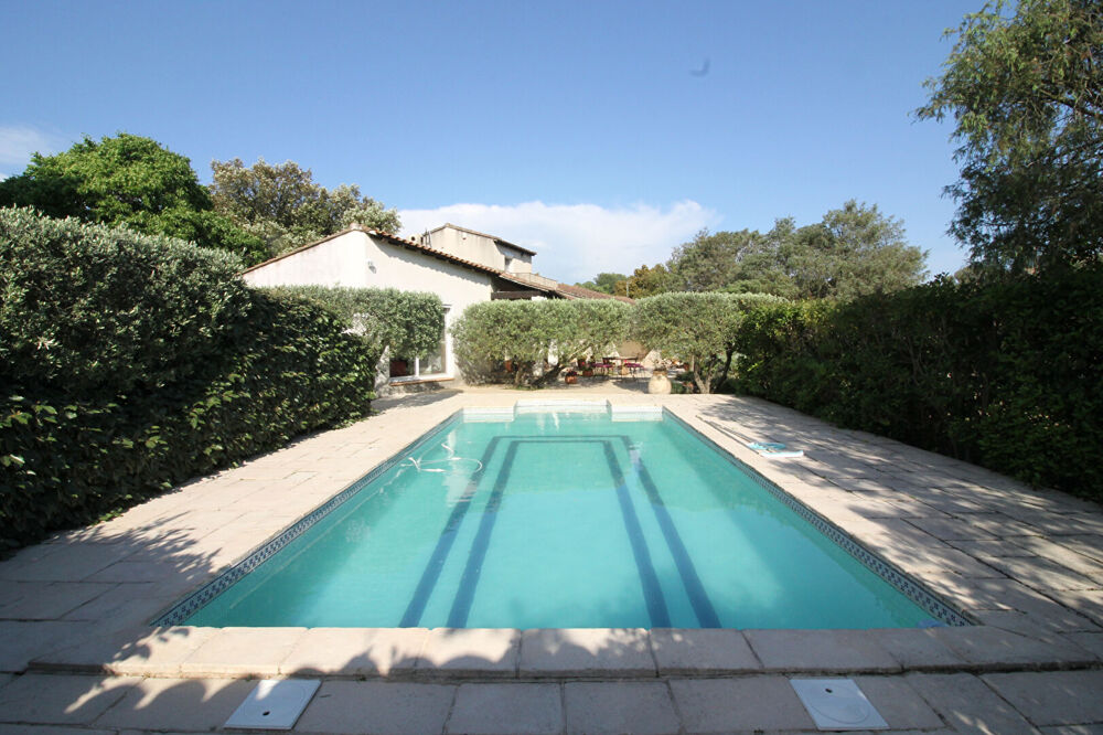 Vente Maison NIMES CASTANET Très belle villa de type 5 d'environ 138m² habitable avec piscine et garage. Terrain d'environ1900. Nimes