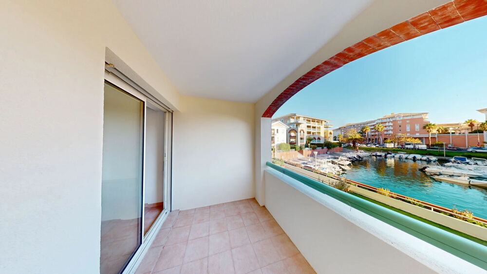 PORT FREJUS STUDIO/CABINE 24M² VUE CANAL