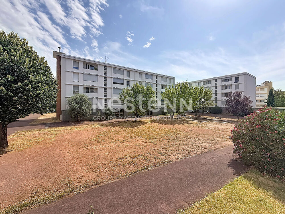 Location Appartement Appartement T4 - 2 chambres - 2 Balcons, Cave et Parking privé - Copropriété rénovée et clôturée - Secteur RAFOUR - 69500 BRON Bron