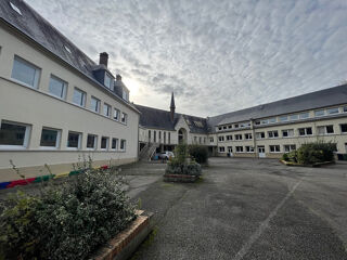  Immeuble à vendre 15 + pièces 2023 m²
