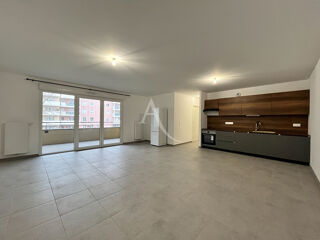  Appartement à louer 4 pièces 85 m²