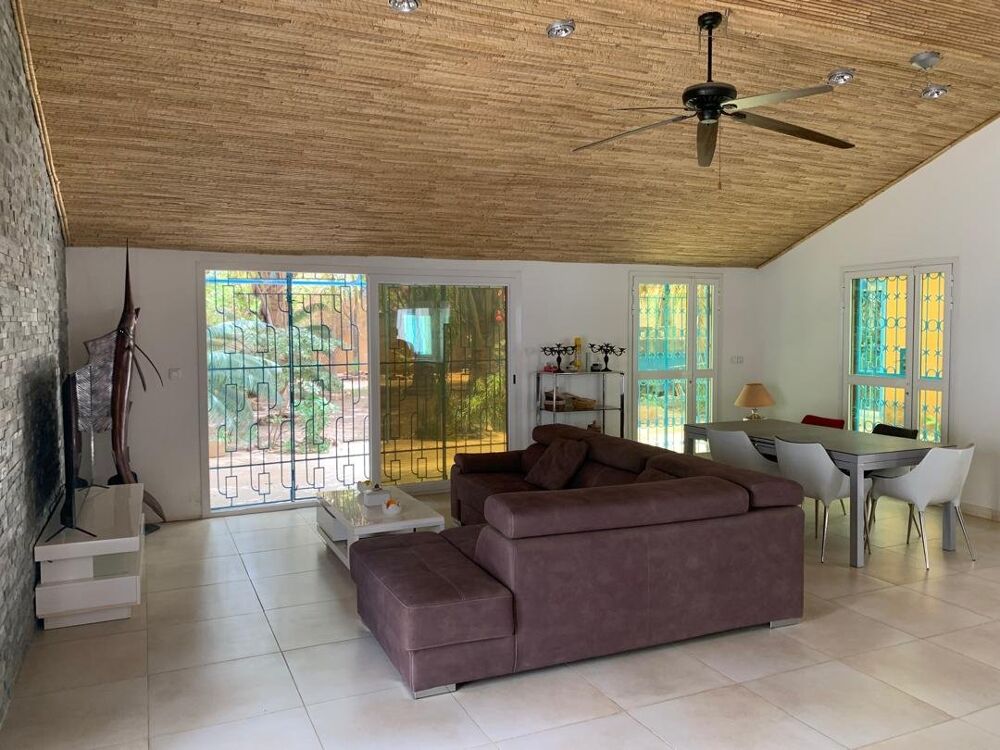 Vente Maison VILLA JOLIMENT RÉNOVÉE AVEC DÉPENDANCES DANS UN BEAU JARDIN ARBORÉ A NIAKH-NIAKHAL Saly niakh niakhal (Senegal)