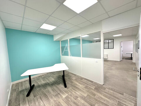   Local professionnel 195 m² Saint-Gilles-Croix-De-Vie COEUR DE VILLE 