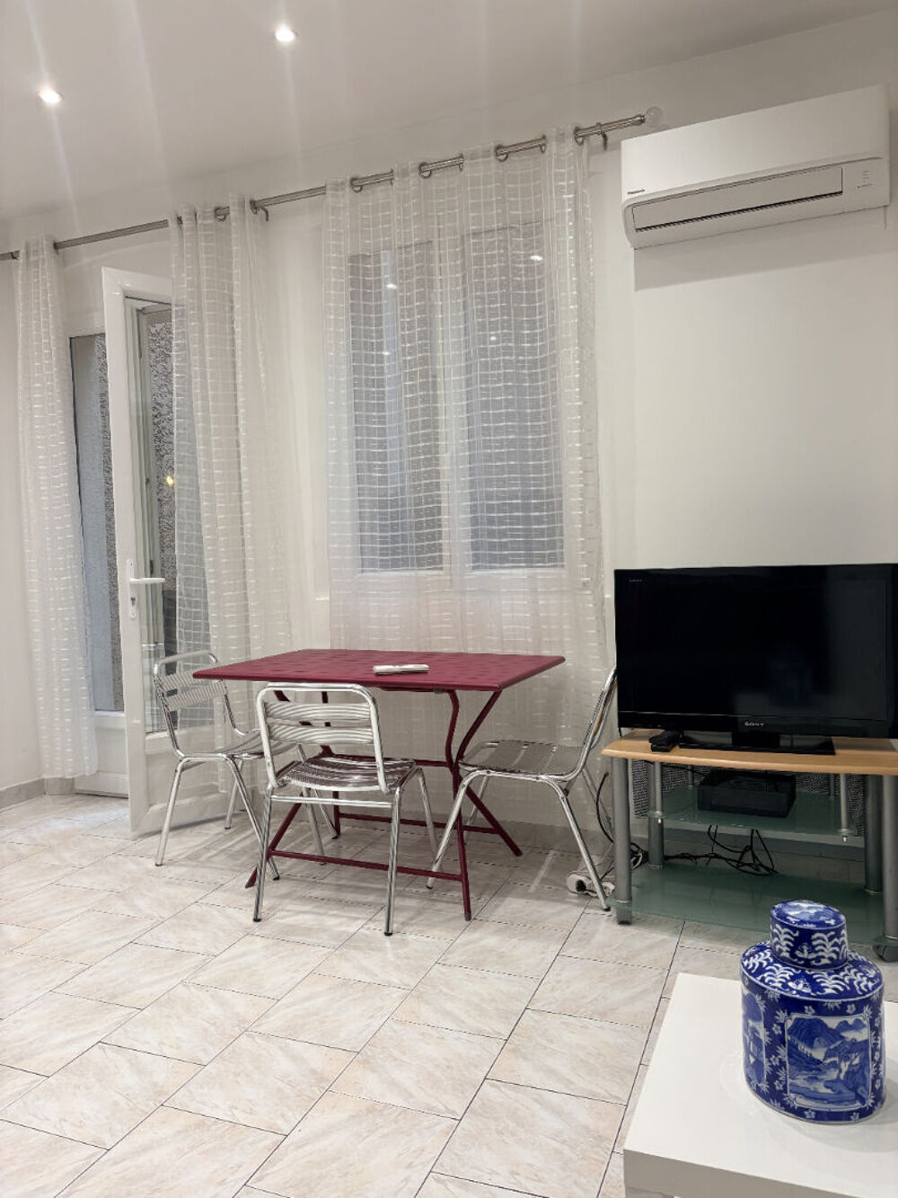 Vente Appartement Appartement Avignon 2 pièce(s) 30 m2 - COEUR DE VILLE, CLIMATISATION, COUR, 1ER ETG Avignon