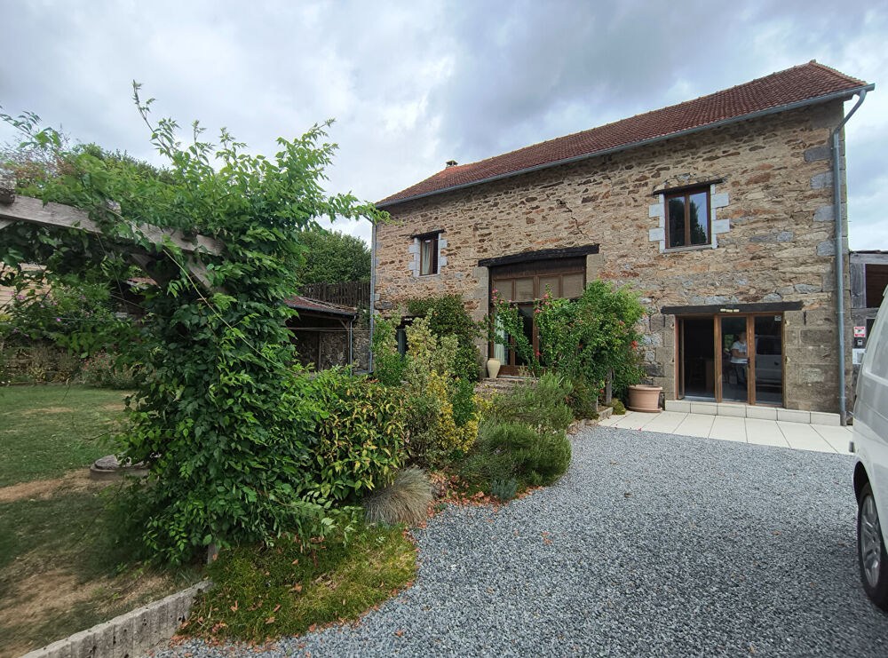 CREUSE - Superbe domaine composé de 3 propriétés, avec 2 piscines et des gîtes