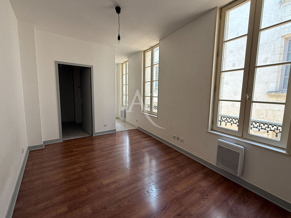 Studio centre ville de SAINTES, 20 m2.