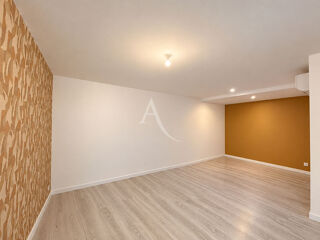  Appartement à louer 5 pièces 147 m²